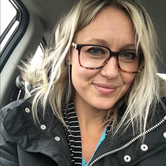 Meet your Posher, Caitlyn - Picture 3 of 6